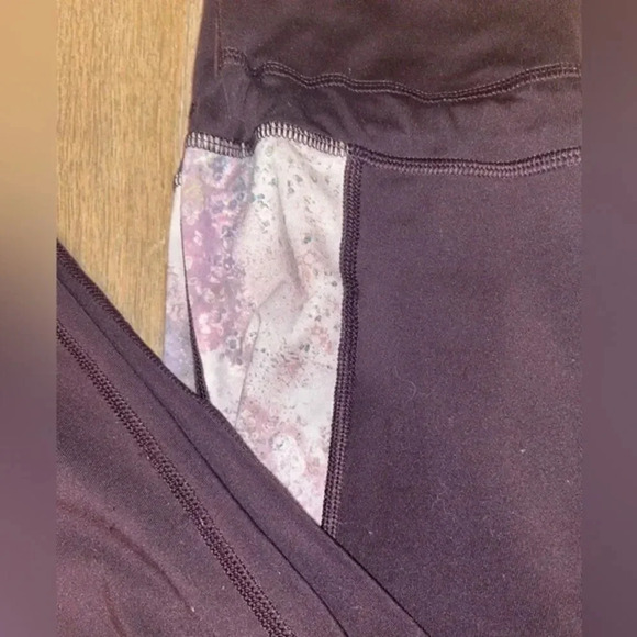 LULULEMON RETREAT 7/8ths YOGA PANTS BLACK CHERRY/SUGAR CRUSH COMBO SIZE 4 - Picture 6 of 14
